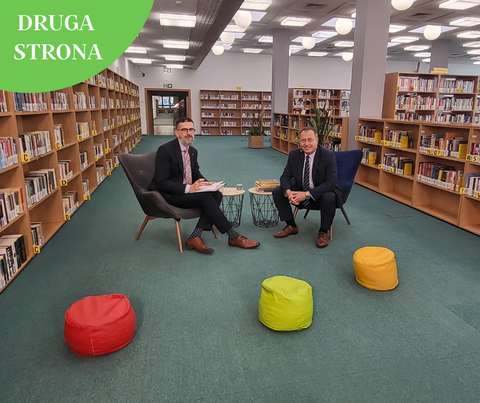 Dr Wojciech Woźniak z dr. hab. inż. arch. Jackiem Kwiatkowskim, prof. SGGW w Czytelni Biblioteki Głównej SGGW podczas nagrywania odcinka "Drugiej Strony"